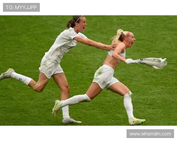 三球赛后光膀子接受采访引热议中途离席意外露出打底裤引发关注